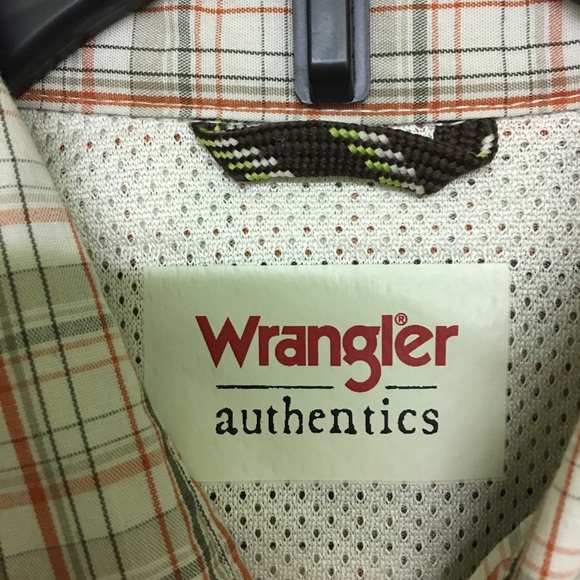 Wrangler Authentics  Plaid Button Down Shirt -SZ M - Picture 4 of 8